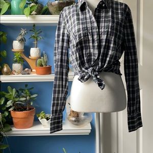 🌺American Eagle plaid button down shirt🌺